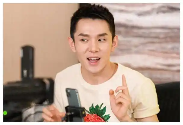 本科结业算什么学历?从李佳琦"高中学历"风波谈大学校友圈