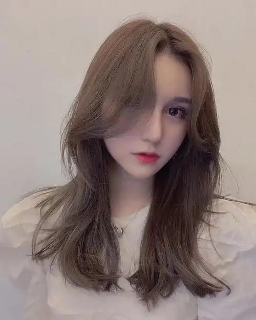 额头窄颧骨高适合的发型