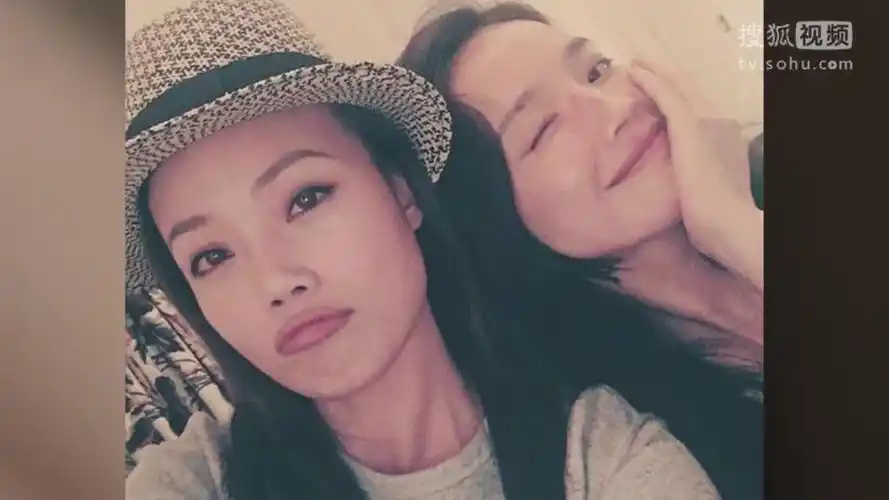 容祖儿舒淇靠头合影 大嘴丰满似双胞胎