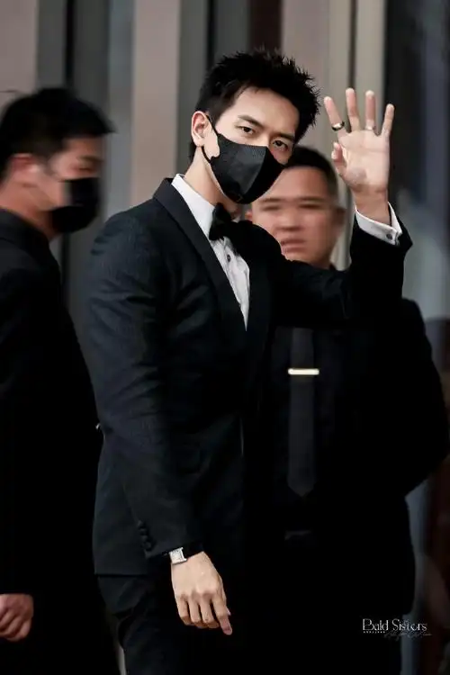 不当李现梦女不可能 黑西装很帅#李现 现偶霸总