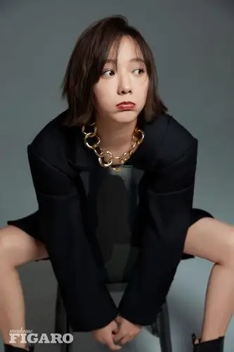 王珞丹登杂志闭年刊封面 破译自然彰显女性之美_凤凰网娱乐_凤凰网