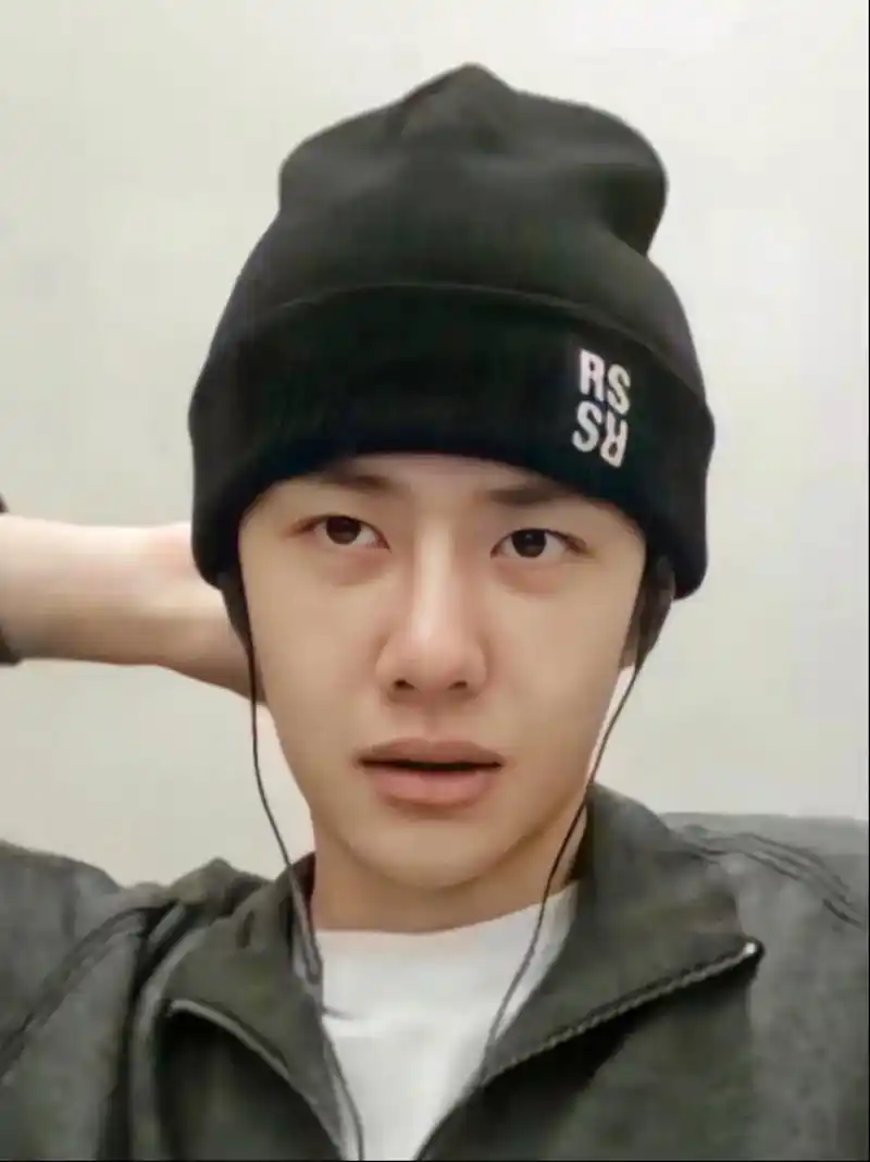 最爱素颜怼脸拍 纯纯的男友照06#王一博  #女友视角 - 抖音