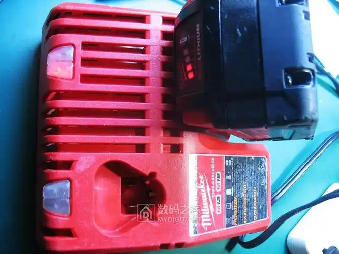 眼见不一定为实拆一个看似正常的米沃奇m18电池