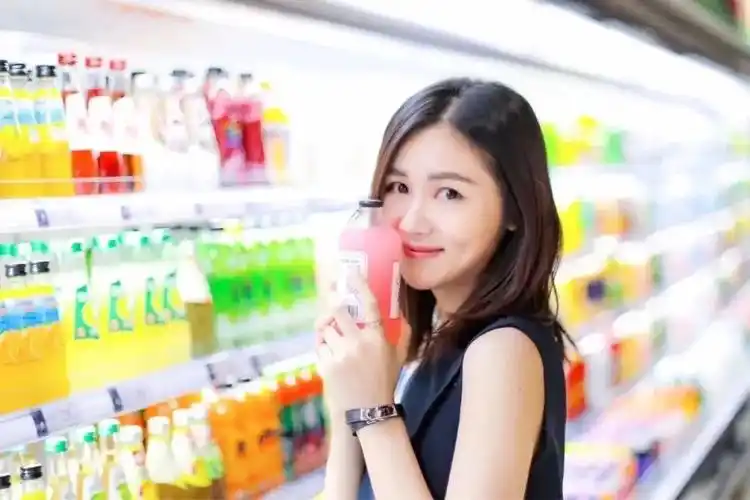 全球最年轻女机长90后中国女孩伍倩玉