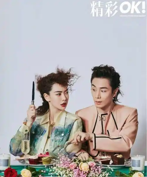 封面大片戚薇李承铉夫妇甜蜜互动,高颜值组合让人移不开眼睛,这组照片