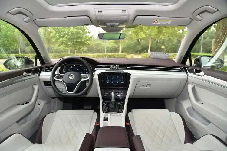 2020款 迈腾 380tsi 双离合 旗舰型内饰