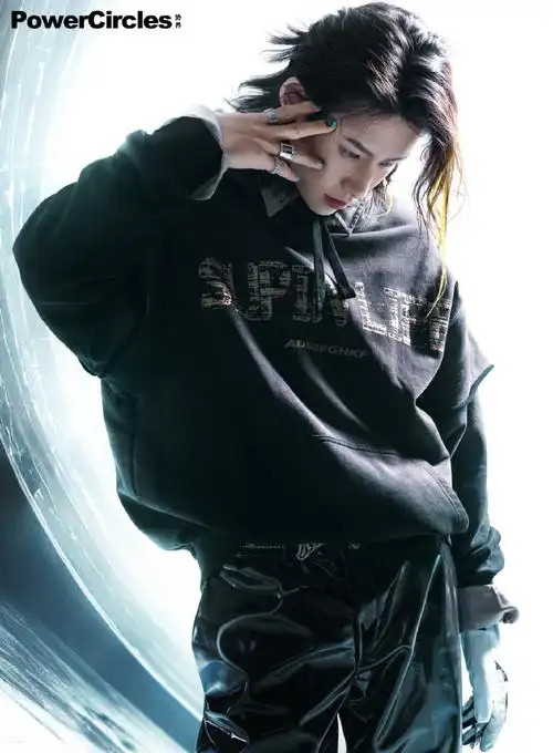 小鬼王琳凯未来感大片