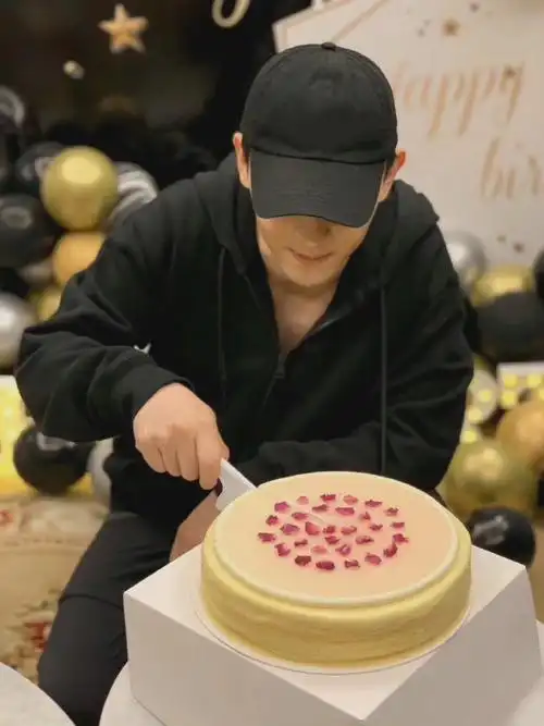 邓伦1021生日快乐