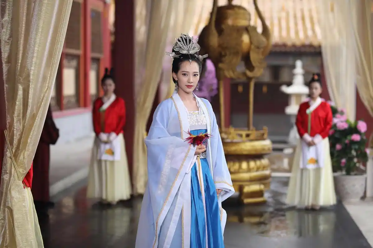 秦子越《龙凤店传奇》收官 精彩演绎后宫传奇