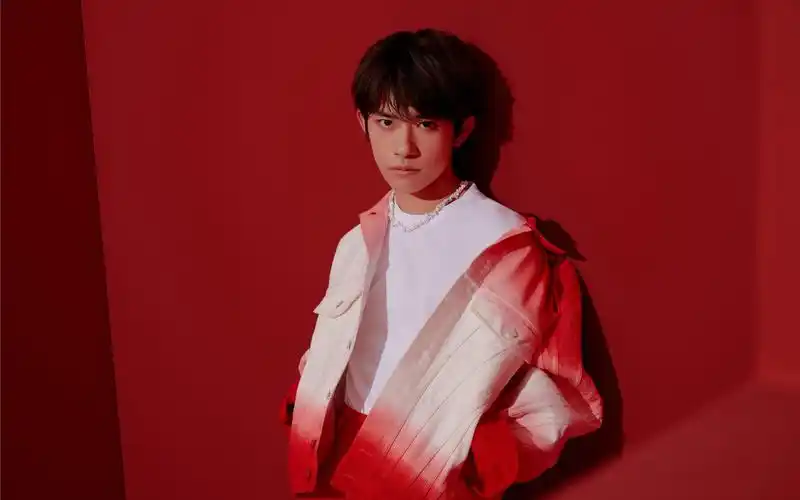 易烊千玺2019玊尔演唱会图片桌面壁纸