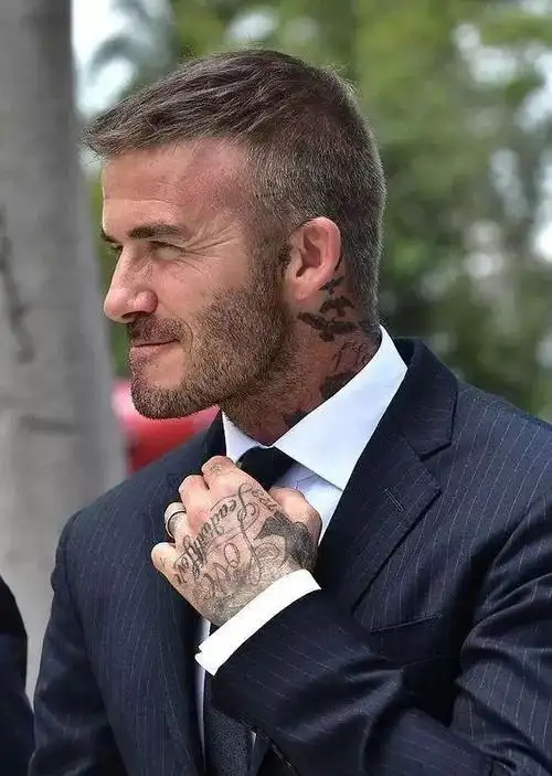 船员头适合打造的风格很广,从绅士型男到街头潮男都