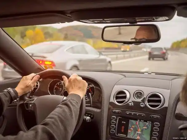 判断一个人开车水平高低,看他有没有这3个行为就知道了,非常准