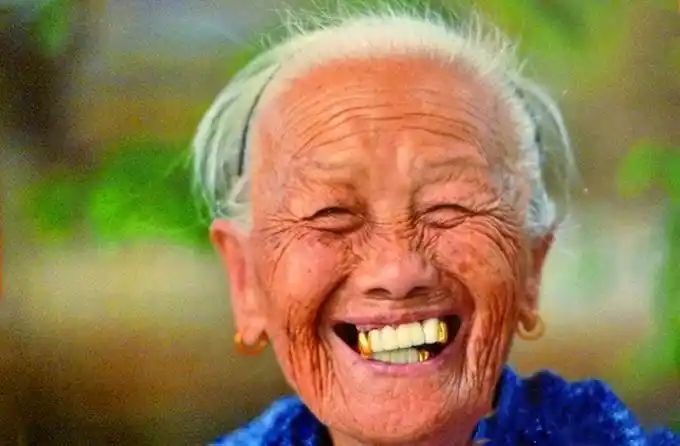 俗语"耳朵往前照,不是骑马就坐轿"说的有理吗?看完真相了