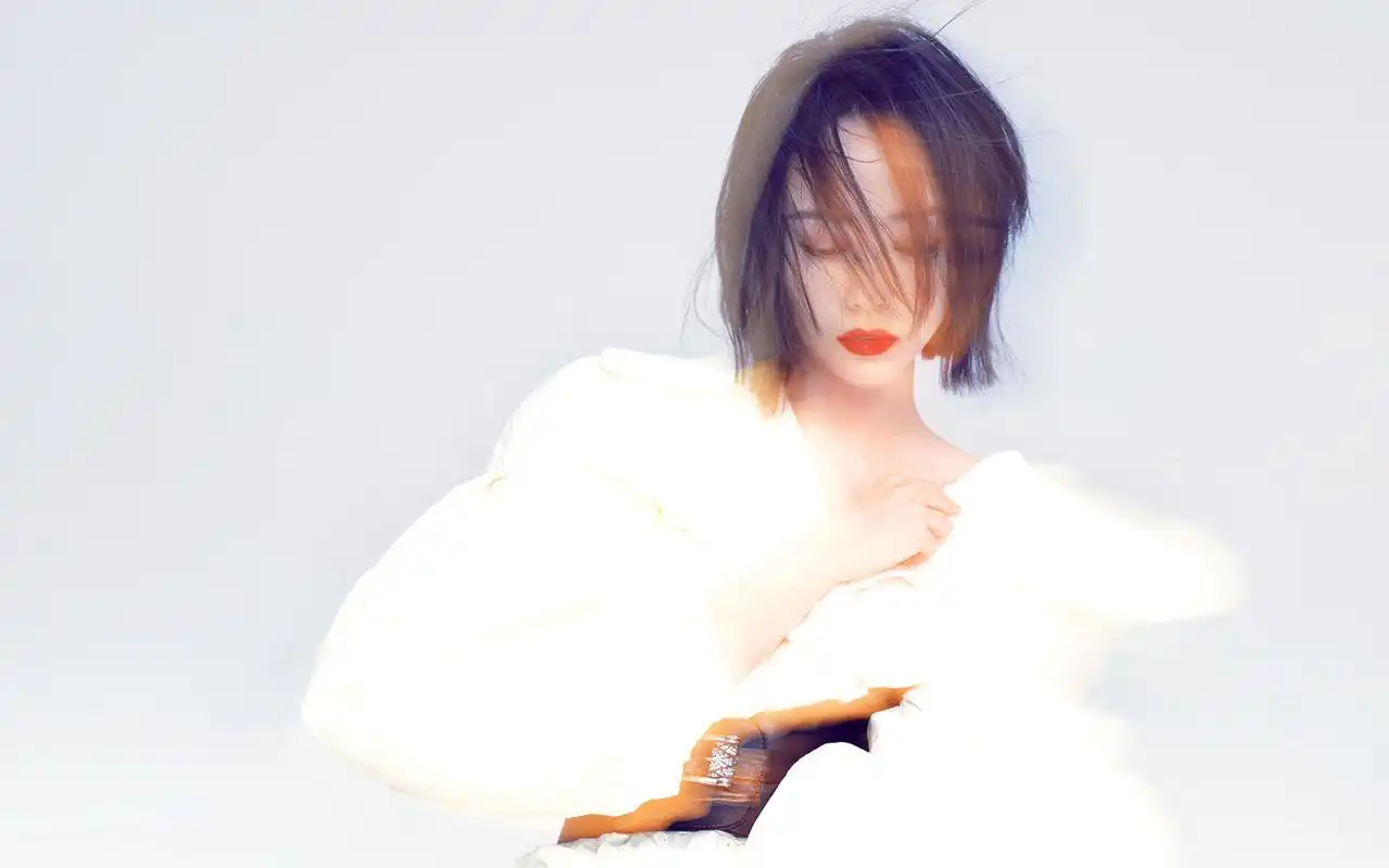 张靓颖光影性感高清桌面壁纸