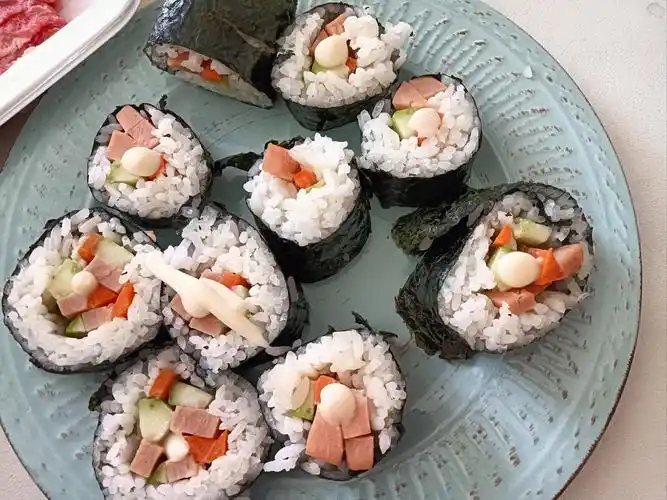 0元玩转这座城#寿司卷鳗鱼手卷很紧实,潜水艇,军舰寿司,蔬菜卷都很好