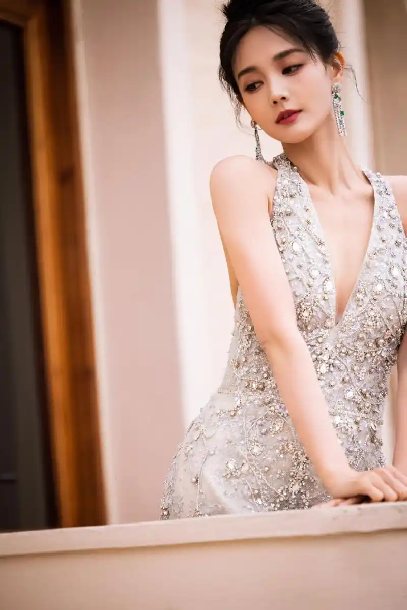 李一桐高清壁纸头像(三十九)[亲吻]