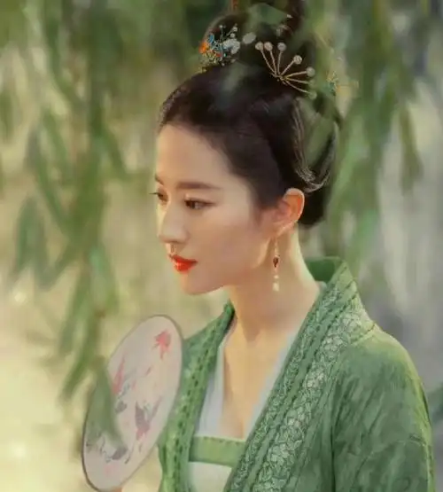 下面就让我们一起欣赏一下刘亦菲的古装剧照吧!