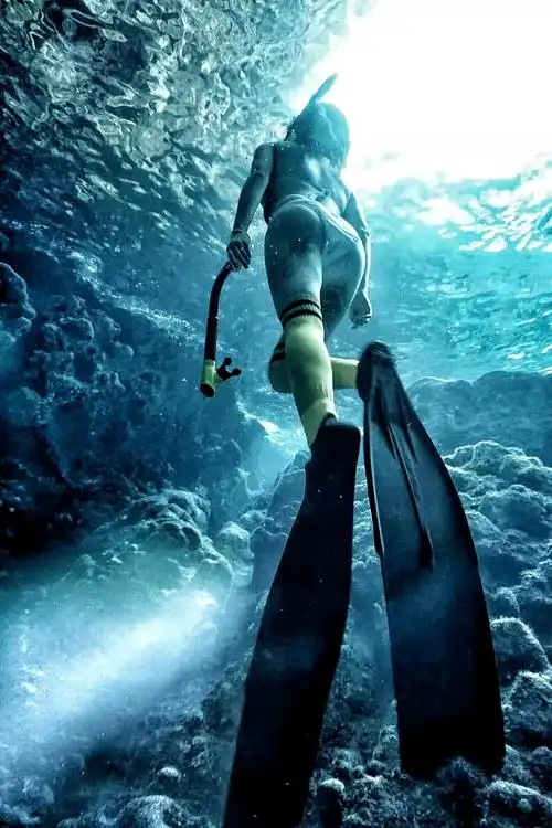 骑上机车简直帅到没朋友,这不就是我心中女潜水员的样子吗?