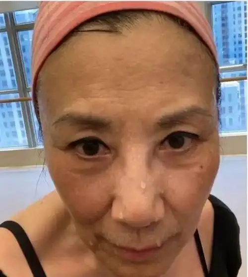 汪明荃终于敢晒高清素颜照,72岁的年纪,确实老的自然!_审美