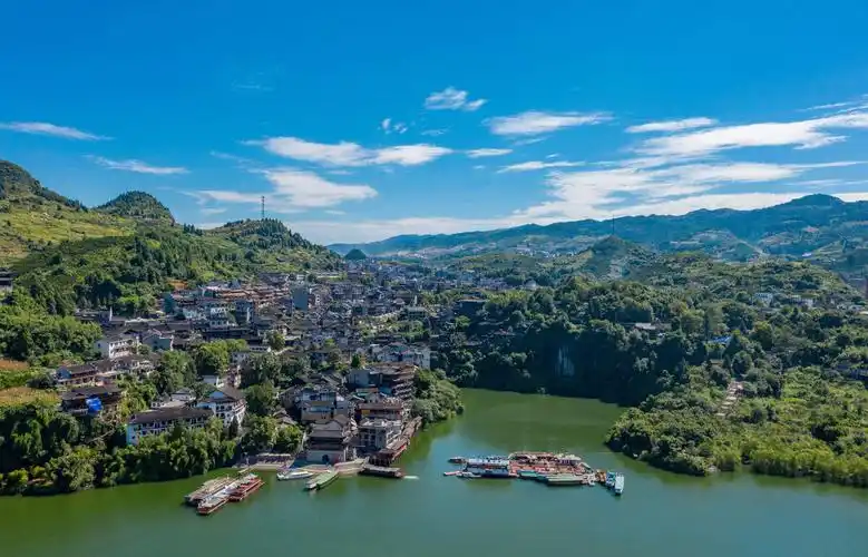 挂在瀑布上的古镇-湖南湘西永顺县芙蓉镇