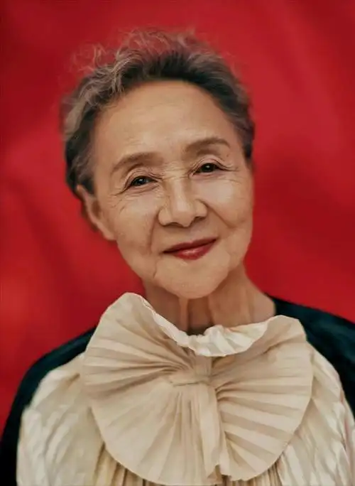 吴彦姝红毯好优雅(老戏骨吴彦姝拍时尚写真大片)(3)