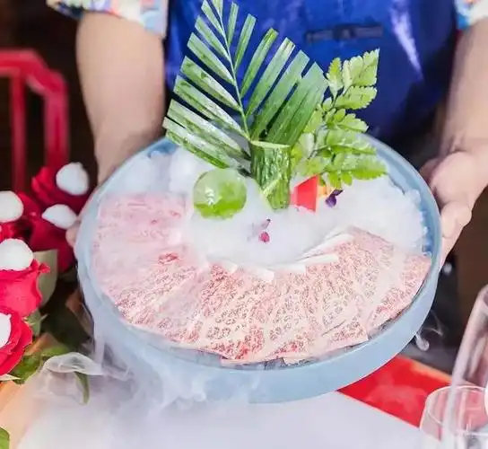 火锅店老板摆盘出绝招难怪生意那么火爆