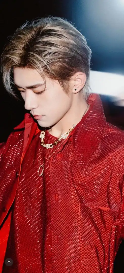 易烊千玺大花轿直拍 被删##时代峰峻回应tfboys很少合体