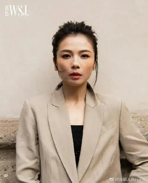 45岁刘涛脸嫩到不敢认!穿一身白参加活动状态绝了,这也太美了