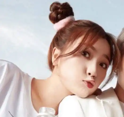 虞书欣与the9成员一起拍策划,看清海报效果,才懂演技的重要性_谢可寅