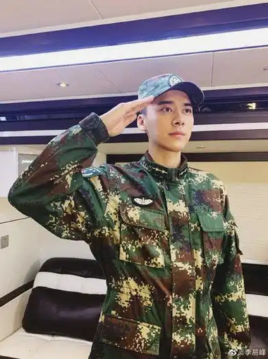 李易峰晒帅气军装照新剧杀青发文表不舍 - vs影院