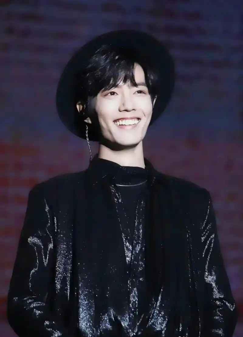 在陈情令泰国见面会上他的笑俘获了大批粉丝.