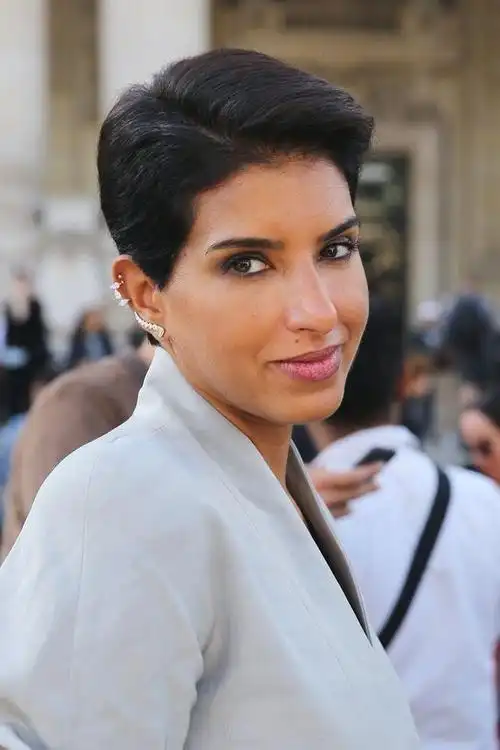 沙特最美王妃偏不戴面纱挑战王室权威创立时尚品牌勇敢做自己