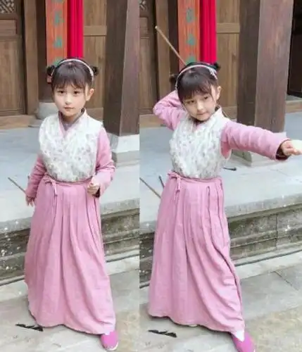 原来赵丽颖小时候的样子长这样,太可爱了!