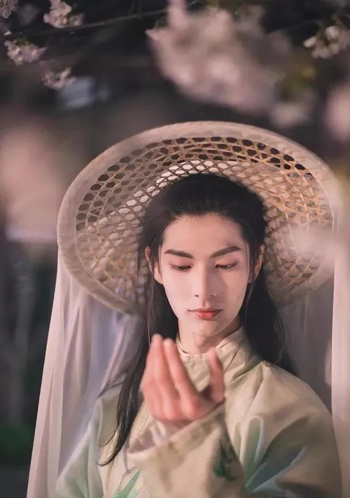 汉服可以有多帅?本以为妖扬够惊艳了,看到鹿荼白:一眼万年