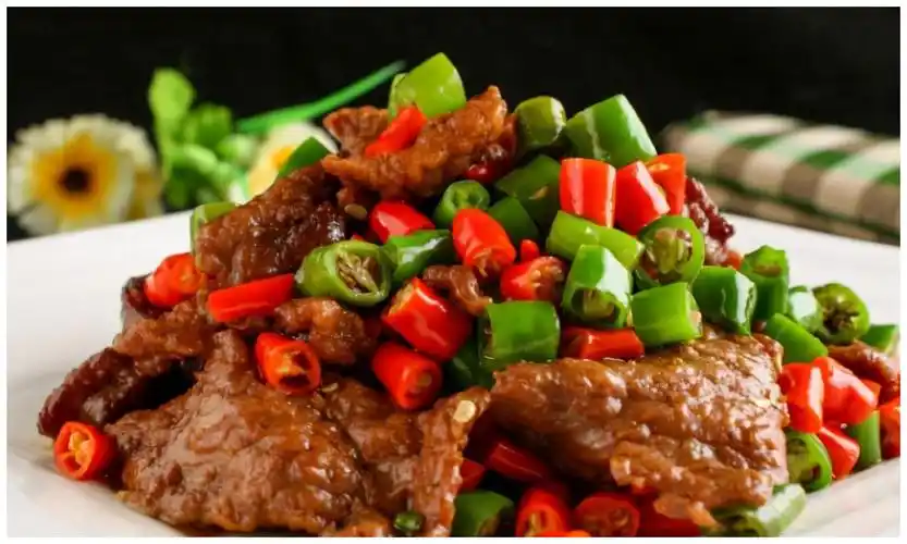 教你做最好吃的爆炒牛肉,嫩滑入味一点也不柴,看着都要流口水