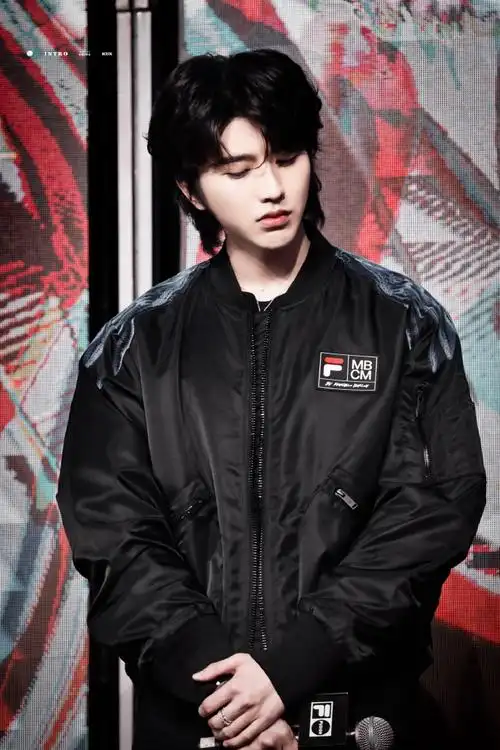 fila代言人蔡徐坤