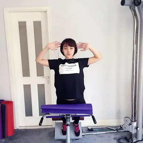 张佳宁晒健身照 45度倾斜呼吁全民运动