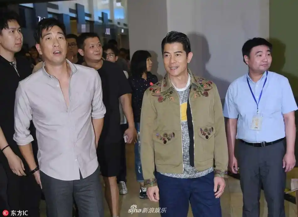 组图:郭富城王千源获众人护驾人气爆棚