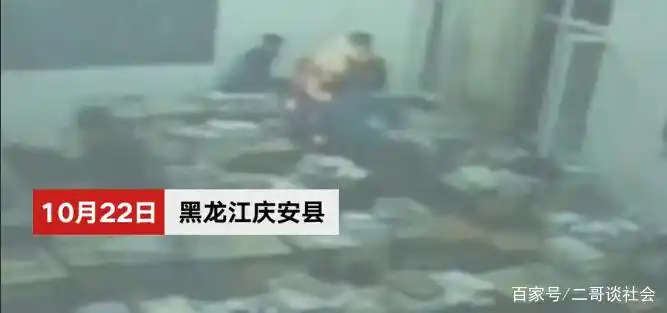 黑龙江省庆安三中一高中生在教室用不明液体引燃自己警方已经介入