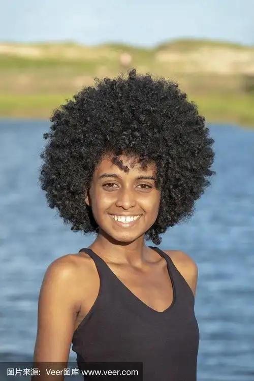 年轻的巴西黑人妇女