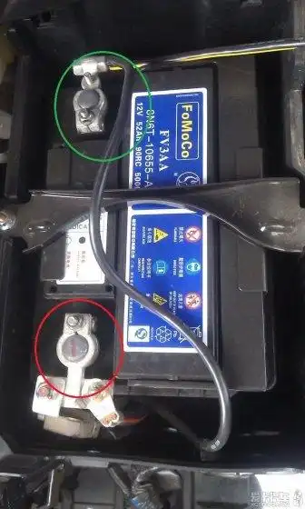 请高手告诉下电瓶正负极_爱卡汽车