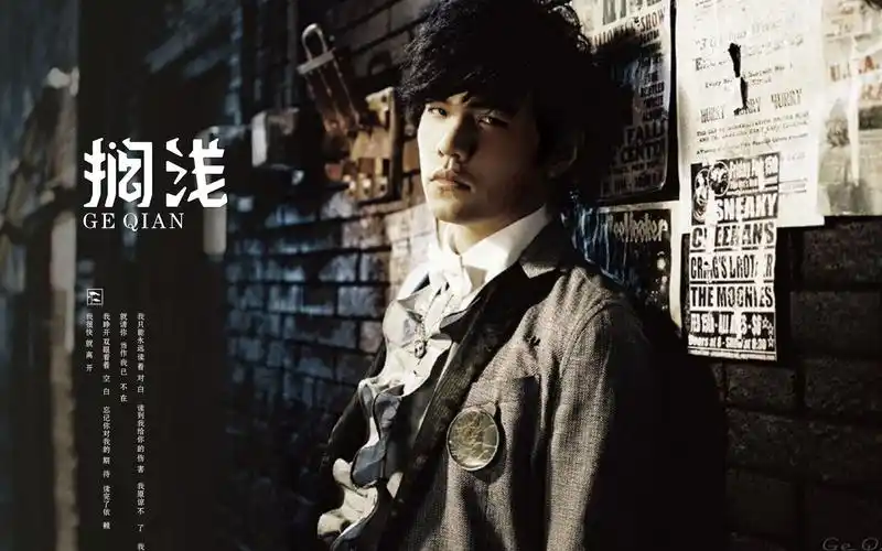 这是周杰伦第五张专辑《七里香》里的一首歌曲.