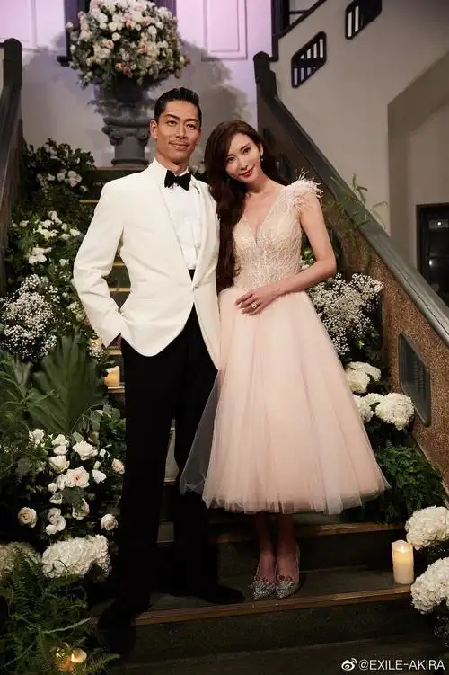 组图:林志玲婚礼后一个月首晒自拍 对镜吃汤圆脸变圆润