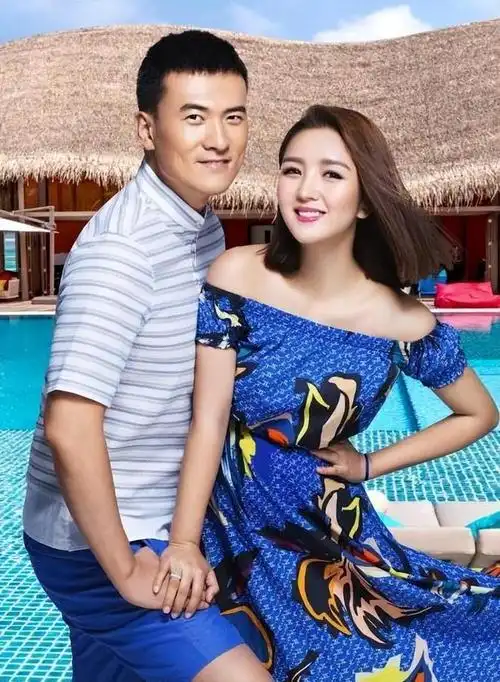 浪姐公演起冲突!何洁抹着泪拎包走人,尚雯婕开撕她的原因找到了