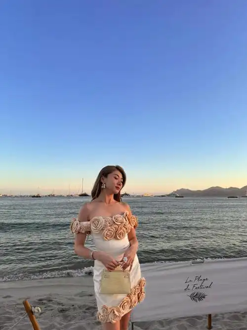 程晓玥戛纳海边碎片98