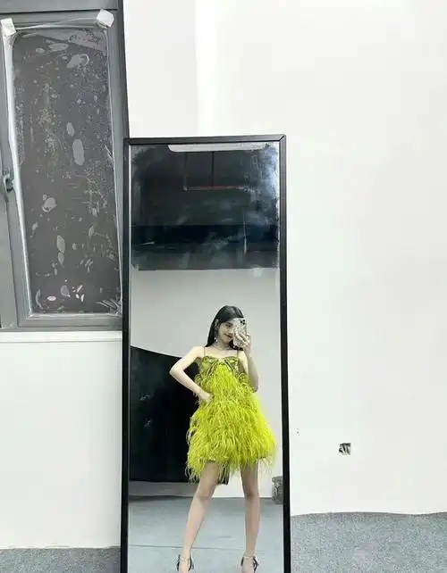 鞠婧祎一字带高跟