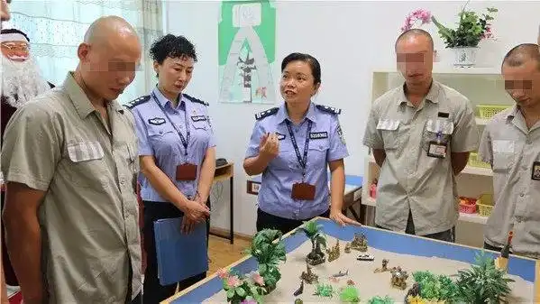 一沙一世界,一盘一乾坤——都匀监狱开展系列罪犯团体沙盘体验活动