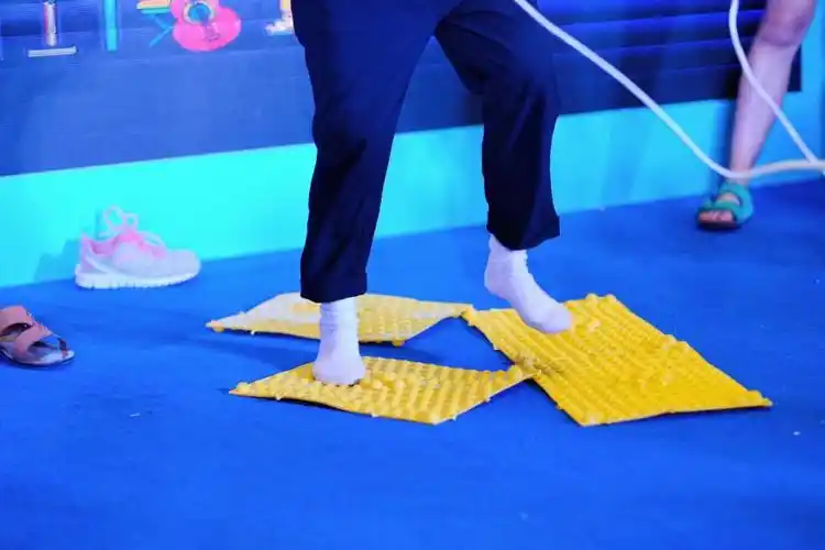 萌力pk之指压板跳绳光是看着就觉得脚疼啊~翻滚吧 球球~演技大pk瞬间