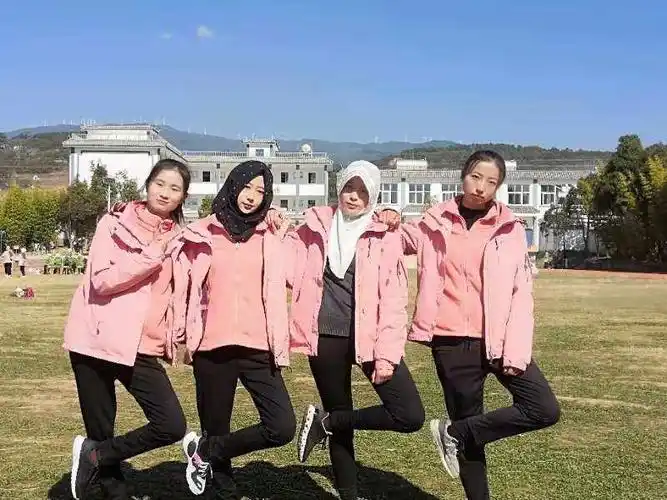 四人拍照组合动作图片,六人拍照姿势组合图片-图片大观-奇异网