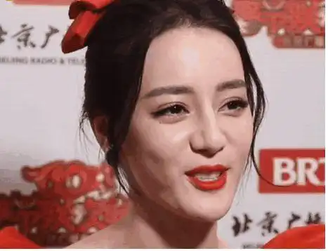 迪丽热巴脸崩了?生图状态下老态明显,脸部沟壑纵横没法看?